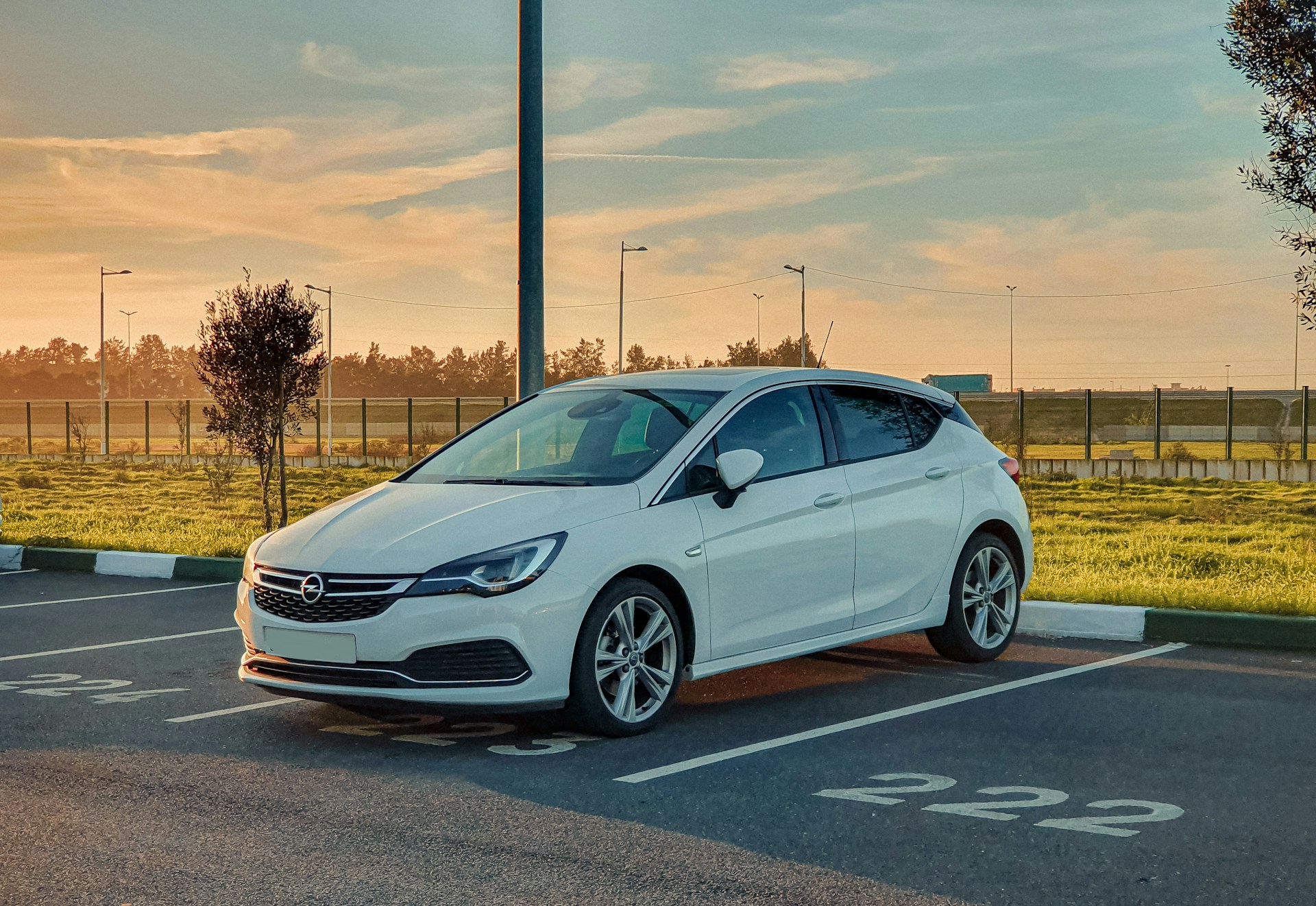 Opel-youssef-d-DkGUn0Y1VzA-unsplash